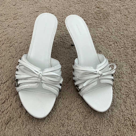 Balenciaga bow-detail leather sandals - Picture 4 of 10